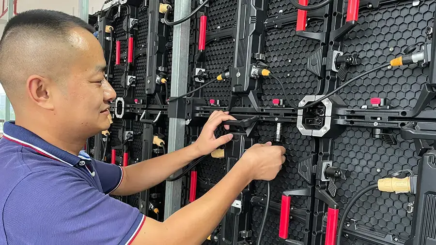 Rental LED cabinet fast lock and connector quality check