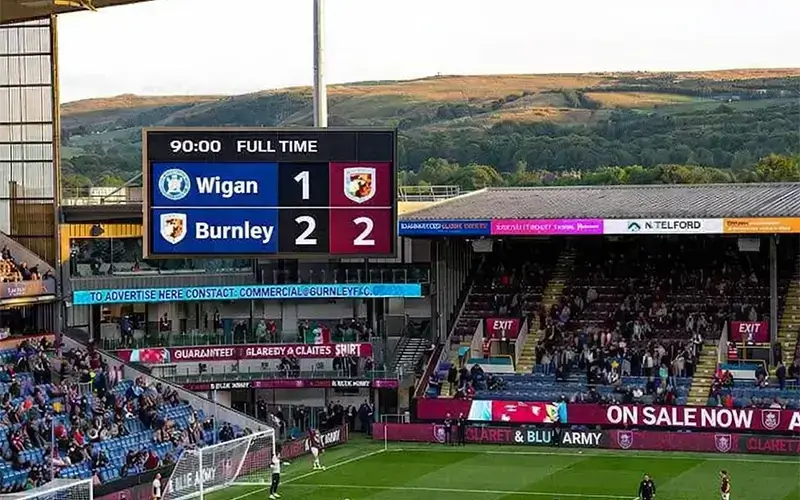 Stadionumrandung & Sportstättenanzeigen